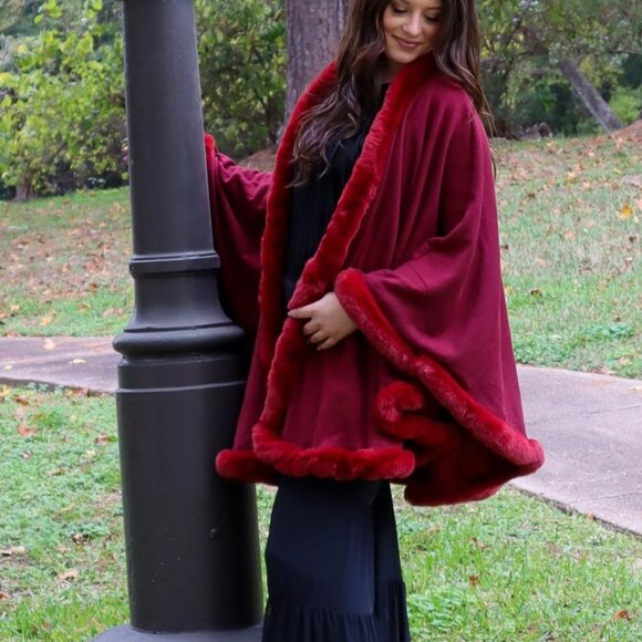 NWT Ruby Red Faux Fur Trim Poncho - Picture 2 of 9